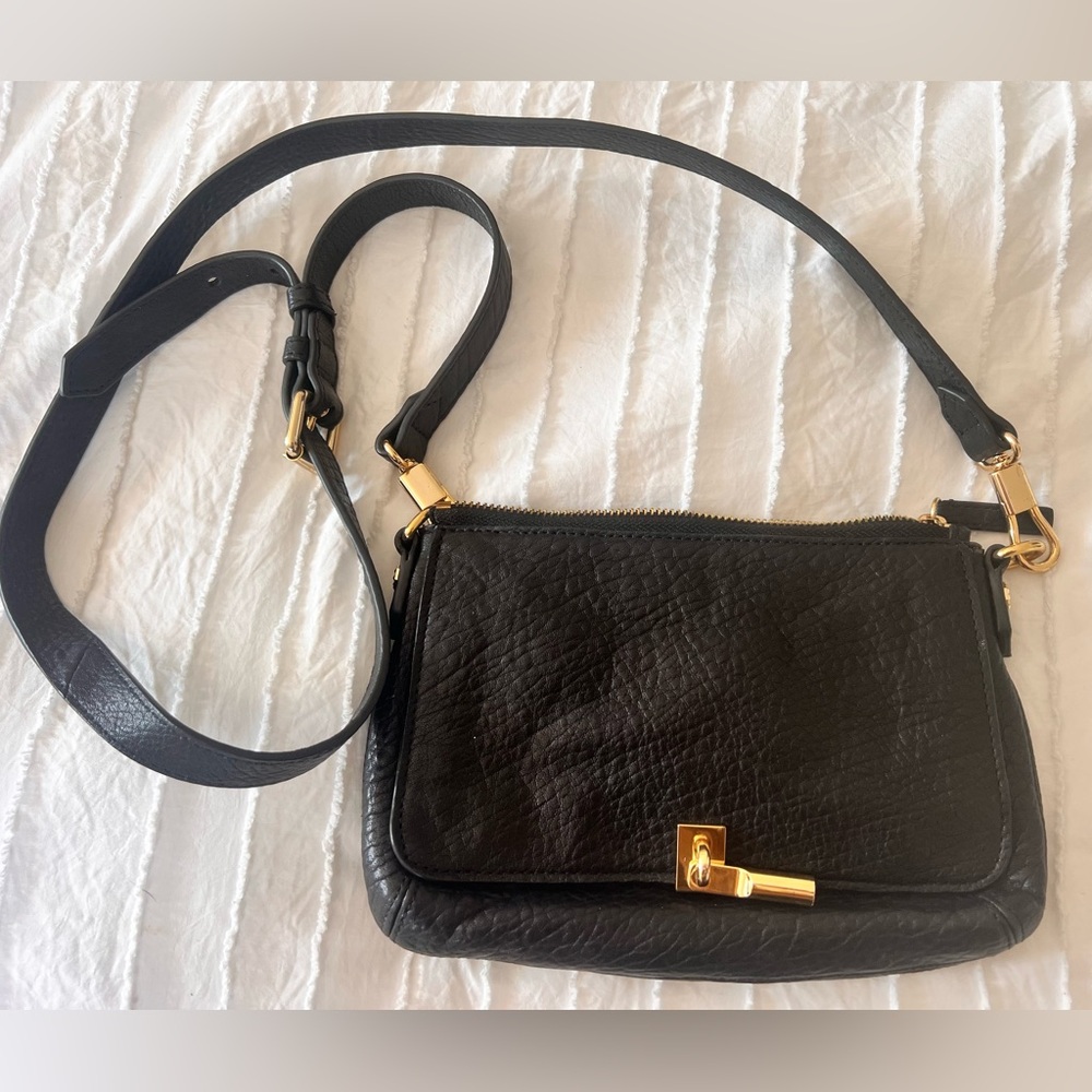 Elizabeth and James Black Leather Crossbody Adjustable Strap Gold Hardware
